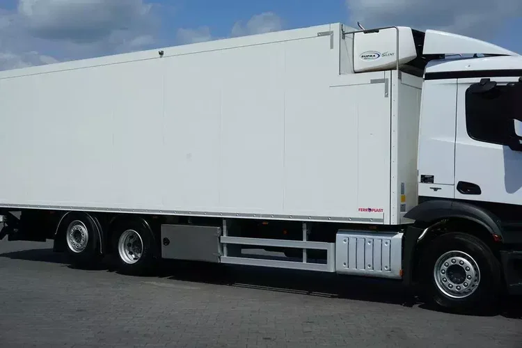 Mercedes / ANTOS / 2545 / EURO 6 / CHŁODNIA + WINDA / 23 PALETY / OŚ SKRĘTNA zdjęcie 16