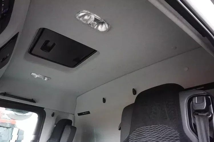 Mercedes / ANTOS / 2545 / EURO 6 / CHŁODNIA + WINDA / 23 PALETY / OŚ SKRĘTNA zdjęcie 17