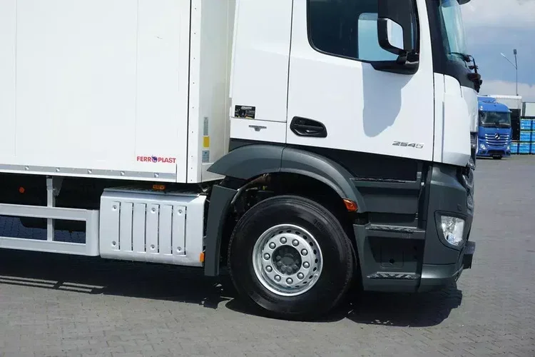 Mercedes / ANTOS / 2545 / EURO 6 / CHŁODNIA + WINDA / 23 PALETY / OŚ SKRĘTNA zdjęcie 18