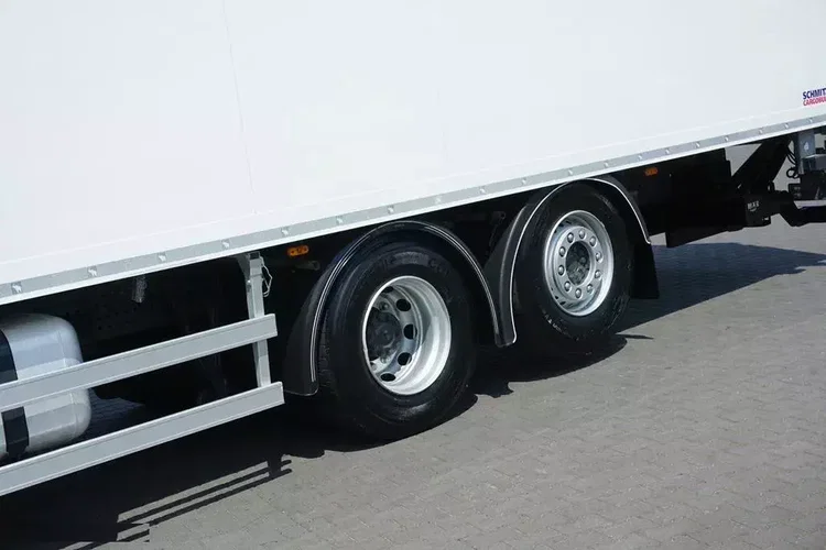 Mercedes / ANTOS / 2545 / EURO 6 / CHŁODNIA + WINDA / 23 PALETY / OŚ SKRĘTNA zdjęcie 25