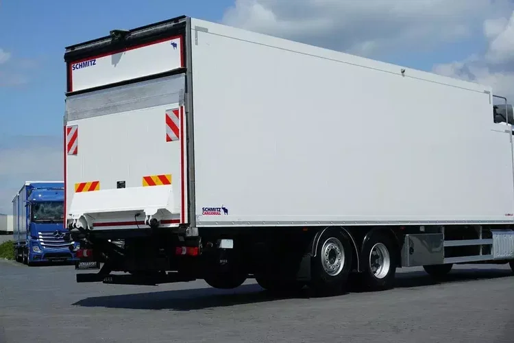 Mercedes / ANTOS / 2545 / EURO 6 / CHŁODNIA + WINDA / 23 PALETY / OŚ SKRĘTNA zdjęcie 32