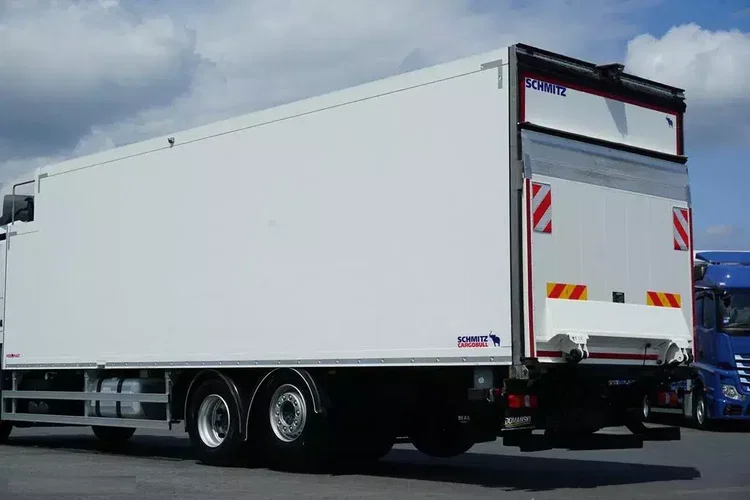 Mercedes / ANTOS / 2545 / EURO 6 / CHŁODNIA + WINDA / 23 PALETY / OŚ SKRĘTNA zdjęcie 35