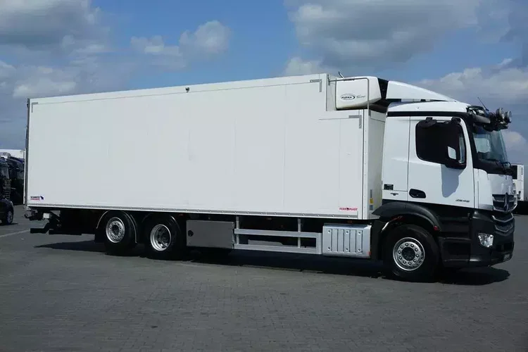 Mercedes / ANTOS / 2545 / EURO 6 / CHŁODNIA + WINDA / 23 PALETY / OŚ SKRĘTNA zdjęcie 4
