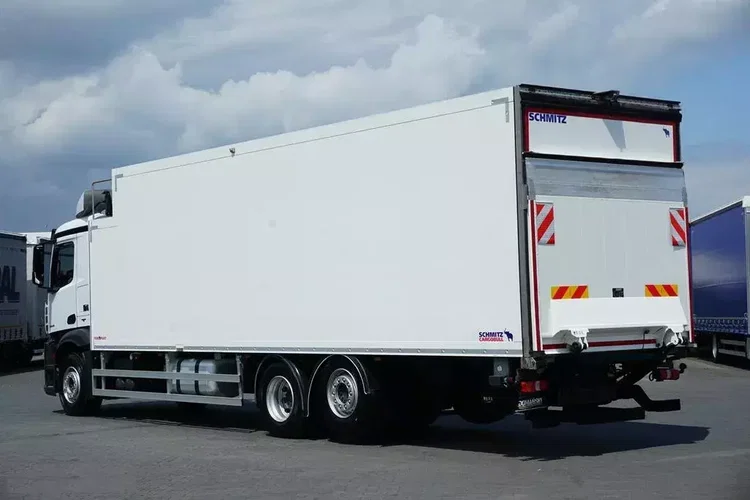 Mercedes / ANTOS / 2545 / EURO 6 / CHŁODNIA + WINDA / 23 PALETY / OŚ SKRĘTNA zdjęcie 6