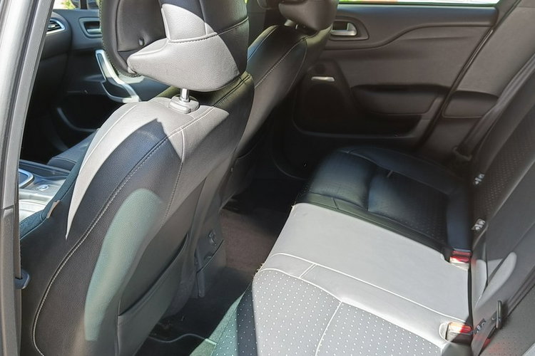 DS Automobiles DS 4 2.0 Blue-HDi SportChic, 180KM, automat, skóra, nawigacja, bezwypadkowy zdjęcie 17