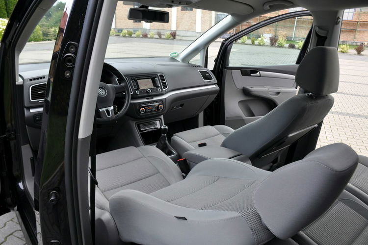 Volkswagen Sharan 2.0TDI(140KM) Navi Panorama 7-Foteli El.Fotel Welur Reling Alu16"ASO zdjęcie 31