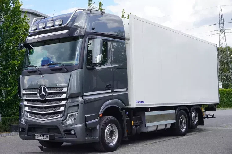 Mercedes Actros 2548 MP5 / Chłodnia Krone 18 EPAL Multitemperatura / Doppelstock 36 EPAL / Kabina GIGA SPACE zdjęcie 2