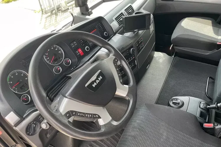 MAN TGS 26.360 CHŁODNIA 8.10m ( 20 europalet ) zdjęcie 10