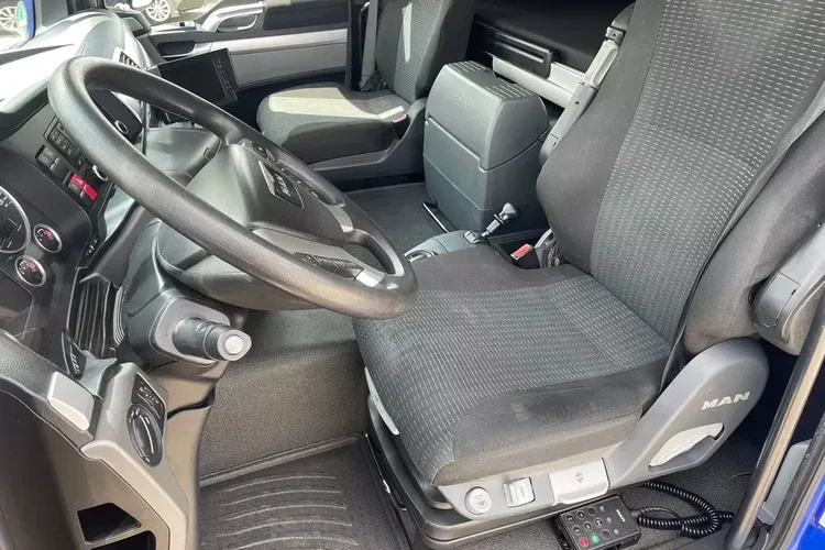 MAN TGS 26.360 CHŁODNIA 8.10m ( 20 europalet ) zdjęcie 12