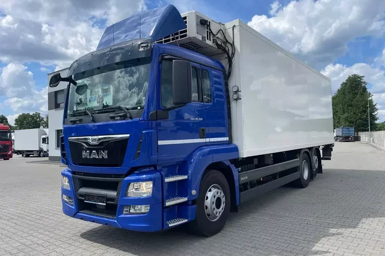 MAN TGS 26.360 CHŁODNIA 8.10m ( 20 europalet ) zdjęcie 2