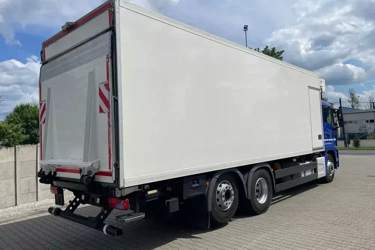 MAN TGS 26.360 CHŁODNIA 8.10m ( 20 europalet ) zdjęcie 6