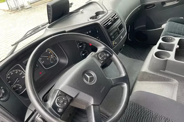 Mercedes ATEGO 818 klima, pneumatyka zdjęcie 11