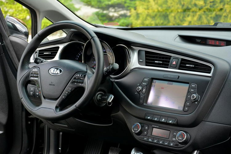 Kia Cee'd 1.6GDI(135KM) Lift Ledy Navi Kamera Klimatronic Grzana kierownica ASO zdjęcie 20