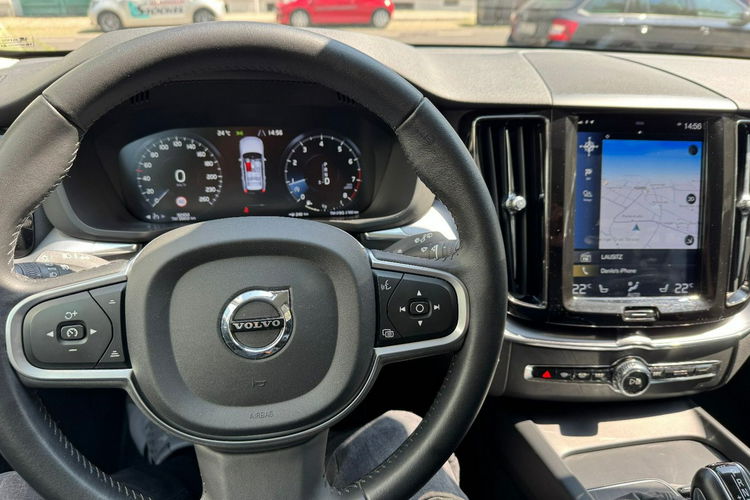 Volvo XC 60 Momentum LED Virtual Cockpit Skóra / Alkantara zdjęcie 8