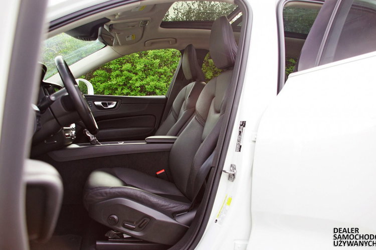 Volvo XC 60 T6 AWD 2020 Momentum Panorama FulLed Kamera Cof Podgrzewane fotele zdjęcie 15