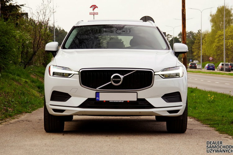 Volvo XC 60 T6 AWD 2020 Momentum Panorama FulLed Kamera Cof Podgrzewane fotele zdjęcie 2