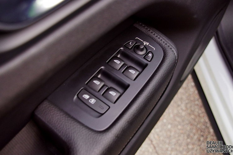 Volvo XC 60 T6 AWD 2020 Momentum Panorama FulLed Kamera Cof Podgrzewane fotele zdjęcie 25