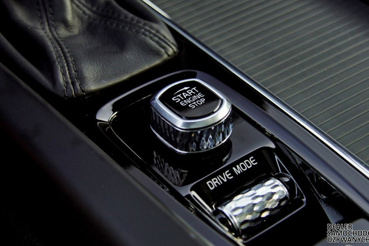 Volvo XC 60 T6 AWD 2020 Momentum Panorama FulLed Kamera Cof Podgrzewane fotele zdjęcie 31