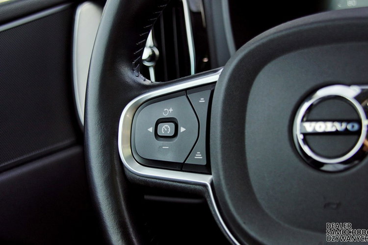 Volvo XC 60 T6 AWD 2020 Momentum Panorama FulLed Kamera Cof Podgrzewane fotele zdjęcie 32