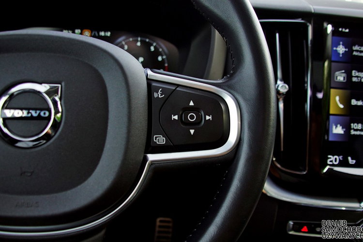 Volvo XC 60 T6 AWD 2020 Momentum Panorama FulLed Kamera Cof Podgrzewane fotele zdjęcie 33
