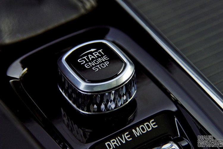 Volvo XC 60 T6 AWD 2020 Momentum Panorama FulLed Kamera Cof Podgrzewane fotele zdjęcie 34