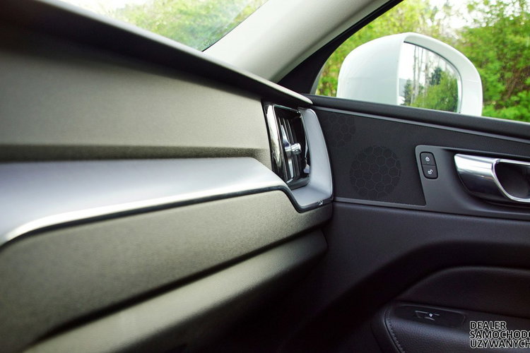 Volvo XC 60 T6 AWD 2020 Momentum Panorama FulLed Kamera Cof Podgrzewane fotele zdjęcie 37