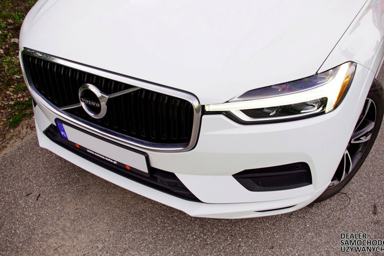 Volvo XC 60 T6 AWD 2020 Momentum Panorama FulLed Kamera Cof Podgrzewane fotele zdjęcie 44