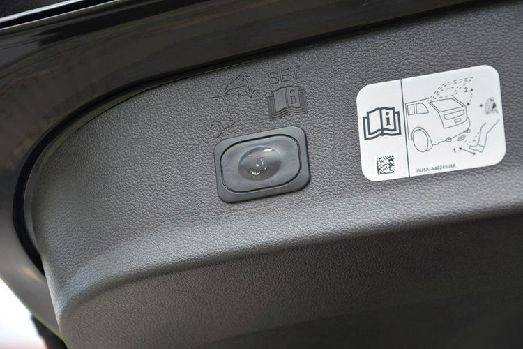 Ford Kuga Titanium 4WD Ledy Bi-xenon Skóry Navi Kamera Park Assist el.klapa zdjęcie 34