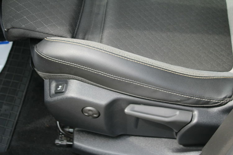 Opel Grandland X 1.6 Turbo Elegance Bussines Pack Automat zdjęcie 18