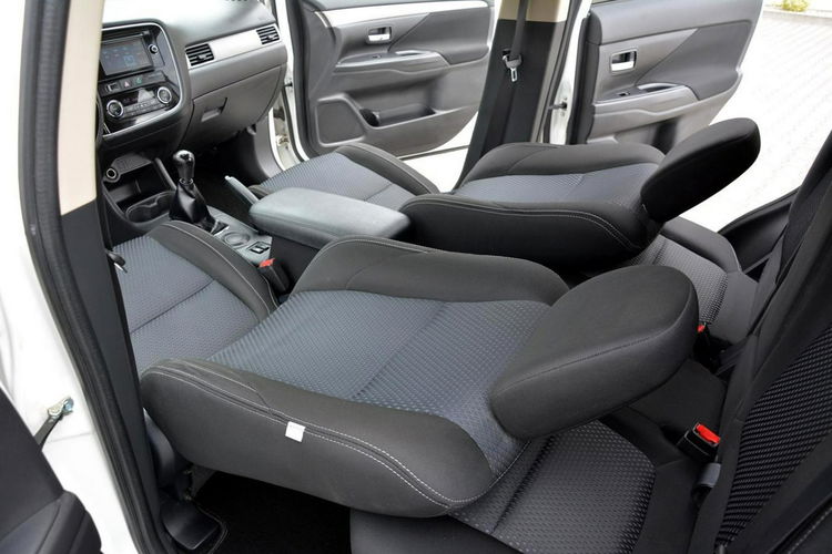 Mitsubishi Outlander 2.0(150KM) Lift 98 tys przebieg Ledy Kamera Alu Grzane fotele ASO zdjęcie 22