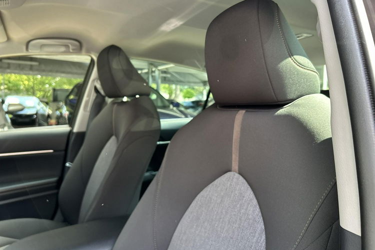 Toyota Camry 2.5 HSD 218KM COMFORT, salon Polska, gwarancja, FV23% zdjęcie 29