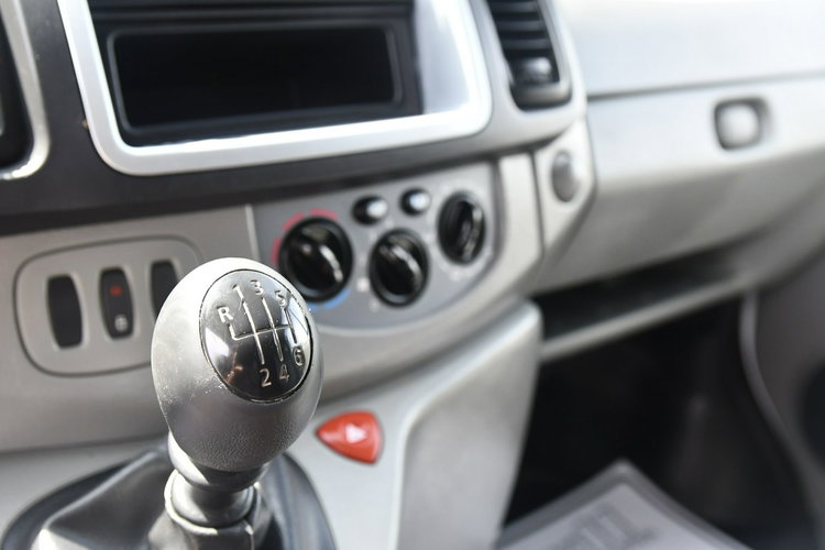 Renault Trafic 2.0dci 5 osób, zarejestrowany, klimatyzacja, zdjęcie 8