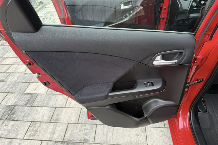 Honda Civic 1.8 V TEC Zadbana Serwisowana z bardzo niskim przebiegiem zdjęcie 11