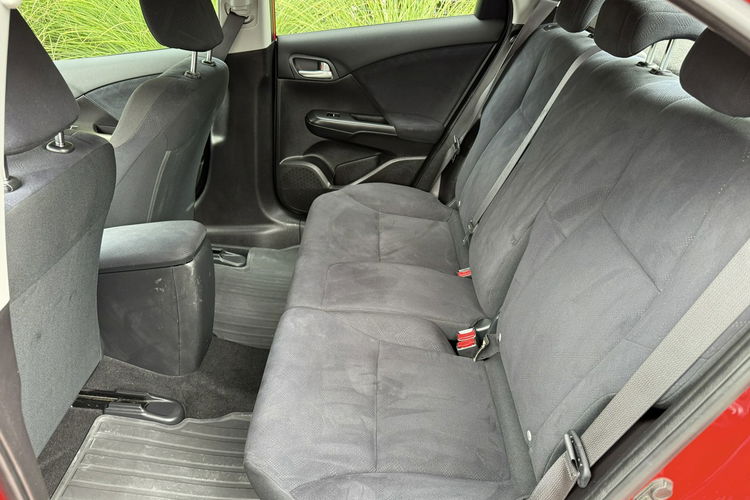 Honda Civic 1.8 V TEC Zadbana Serwisowana z bardzo niskim przebiegiem zdjęcie 12
