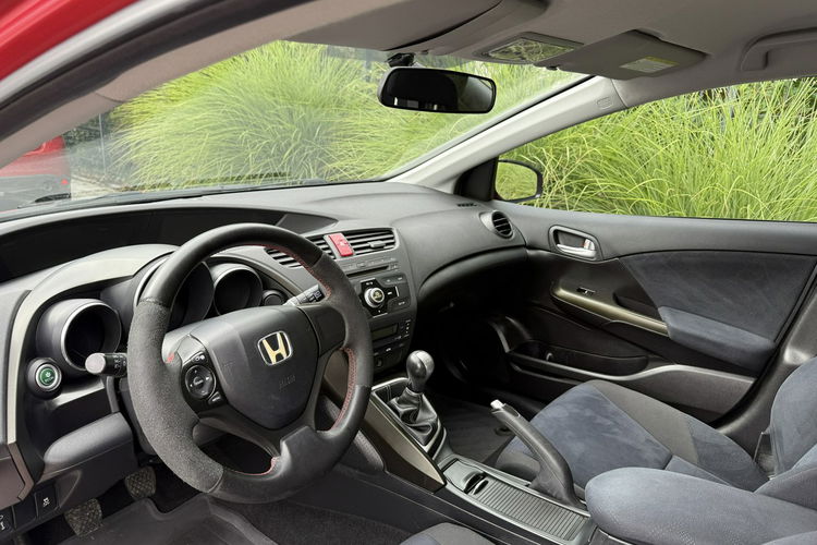 Honda Civic 1.8 V TEC Zadbana Serwisowana z bardzo niskim przebiegiem zdjęcie 18