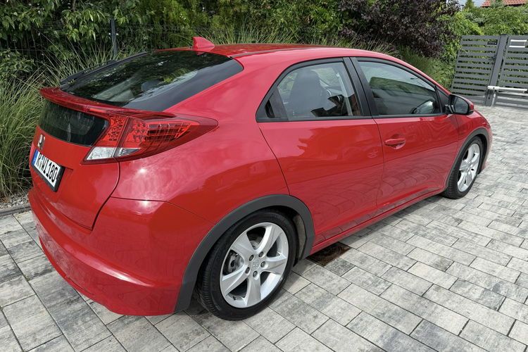 Honda Civic 1.8 V TEC Zadbana Serwisowana z bardzo niskim przebiegiem zdjęcie 26