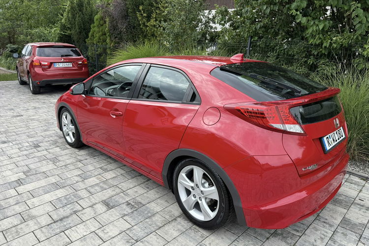 Honda Civic 1.8 V TEC Zadbana Serwisowana z bardzo niskim przebiegiem zdjęcie 3