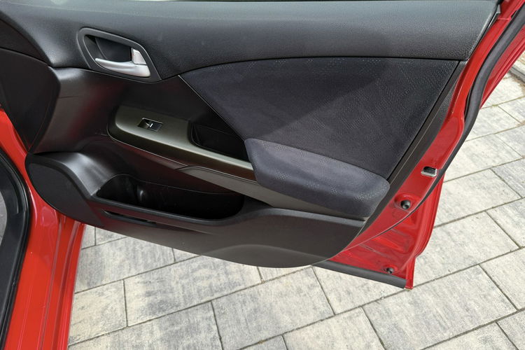 Honda Civic 1.8 V TEC Zadbana Serwisowana z bardzo niskim przebiegiem zdjęcie 32