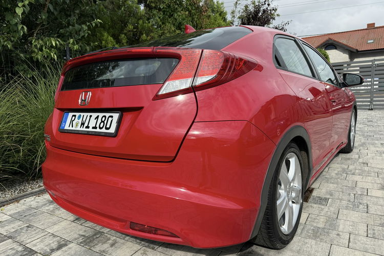 Honda Civic 1.8 V TEC Zadbana Serwisowana z bardzo niskim przebiegiem zdjęcie 4