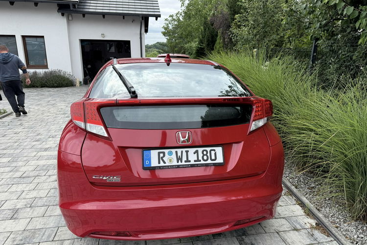 Honda Civic 1.8 V TEC Zadbana Serwisowana z bardzo niskim przebiegiem zdjęcie 6