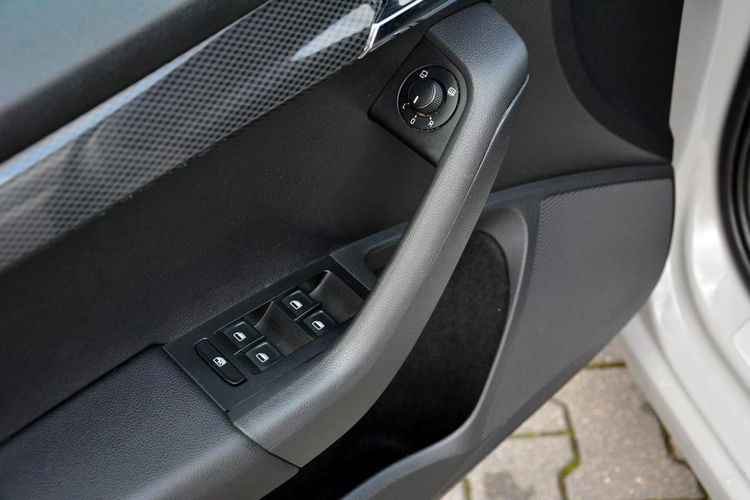 Skoda Octavia 2.0TDI(184KM)VRS Radar ACC Duża Navi Bi-Xenon Ledy Skóry 2xParkt Aso zdjęcie 35