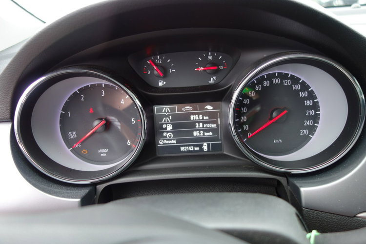 Astra Opel Astra Sports Tourer z 2017 roku z silnikiem 1.6 (1598 cm³) zdjęcie 12