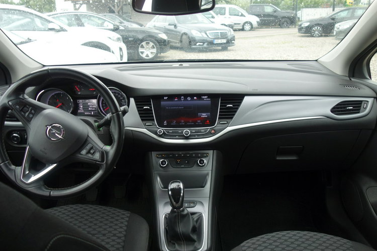 Astra Opel Astra Sports Tourer z 2017 roku z silnikiem 1.6 (1598 cm³) zdjęcie 9