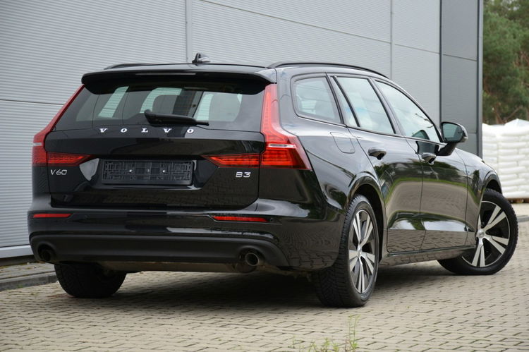 Volvo V60 Czarne Zarejestrowane 2.0B3 Mild Hybrid Serwis As.pasa Czytanie znaków zdjęcie 12