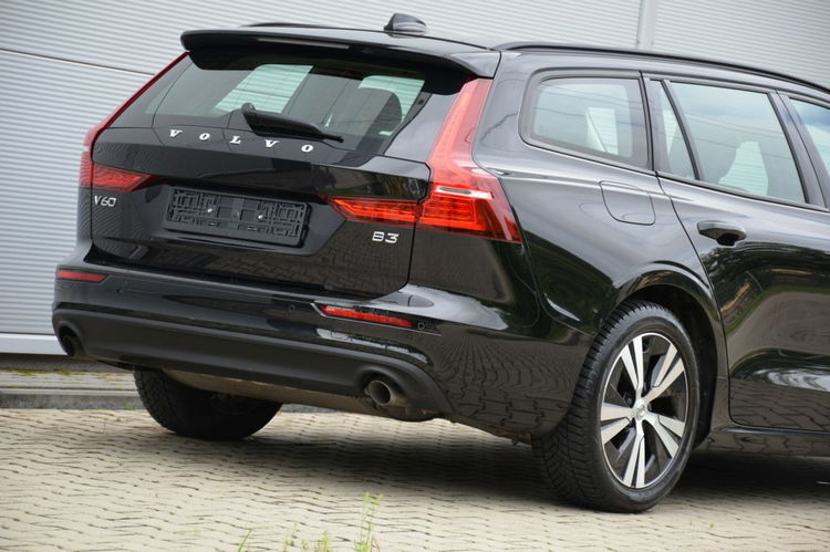 Volvo V60 Czarne Zarejestrowane 2.0B3 Mild Hybrid Serwis As.pasa Czytanie znaków zdjęcie 14