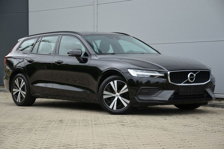 Volvo V60 Czarne Zarejestrowane 2.0B3 Mild Hybrid Serwis As.pasa Czytanie znaków zdjęcie 17