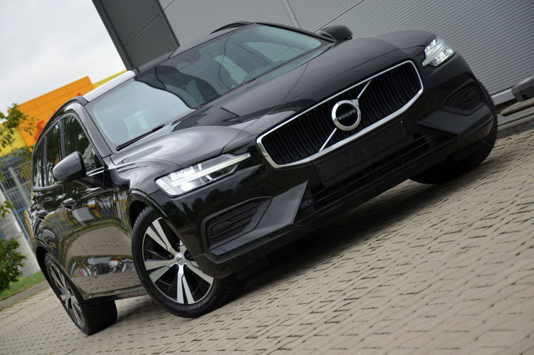 Volvo V60 Czarne Zarejestrowane 2.0B3 Mild Hybrid Serwis As.pasa Czytanie znaków zdjęcie 19