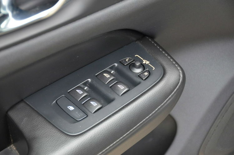 Volvo V60 Czarne Zarejestrowane 2.0B3 Mild Hybrid Serwis As.pasa Czytanie znaków zdjęcie 21