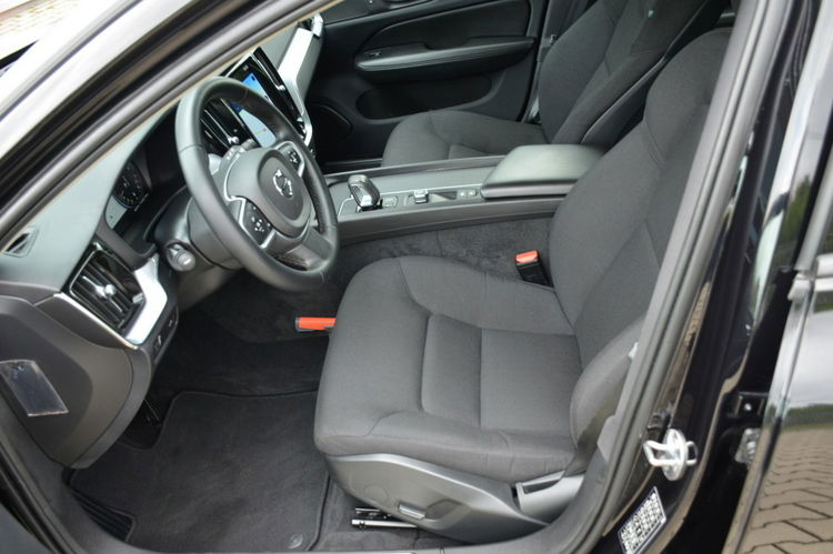 Volvo V60 Czarne Zarejestrowane 2.0B3 Mild Hybrid Serwis As.pasa Czytanie znaków zdjęcie 22