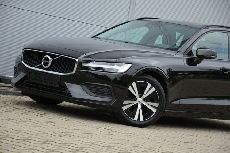 Volvo V60 Czarne Zarejestrowane 2.0B3 Mild Hybrid Serwis As.pasa Czytanie znaków zdjęcie 4